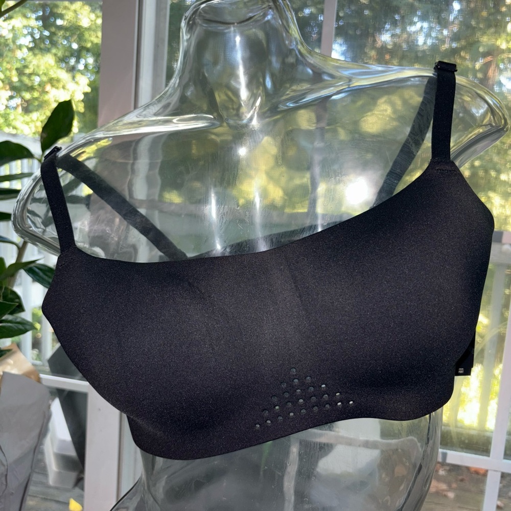 Victoria's Secret VSX Featherweight Sports Bra